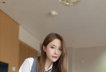 鱼子酱风骚丁字裤高翘臀性感玉足裸胸沙发上风骚诱人姿势-沐风文化