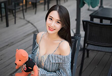 微胖气质女神,一袭气场满满的花色礼服,微微一笑很倾城 -沐风文化